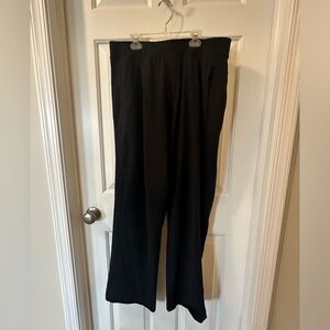 Lululemon women’s black pants, size XL.
